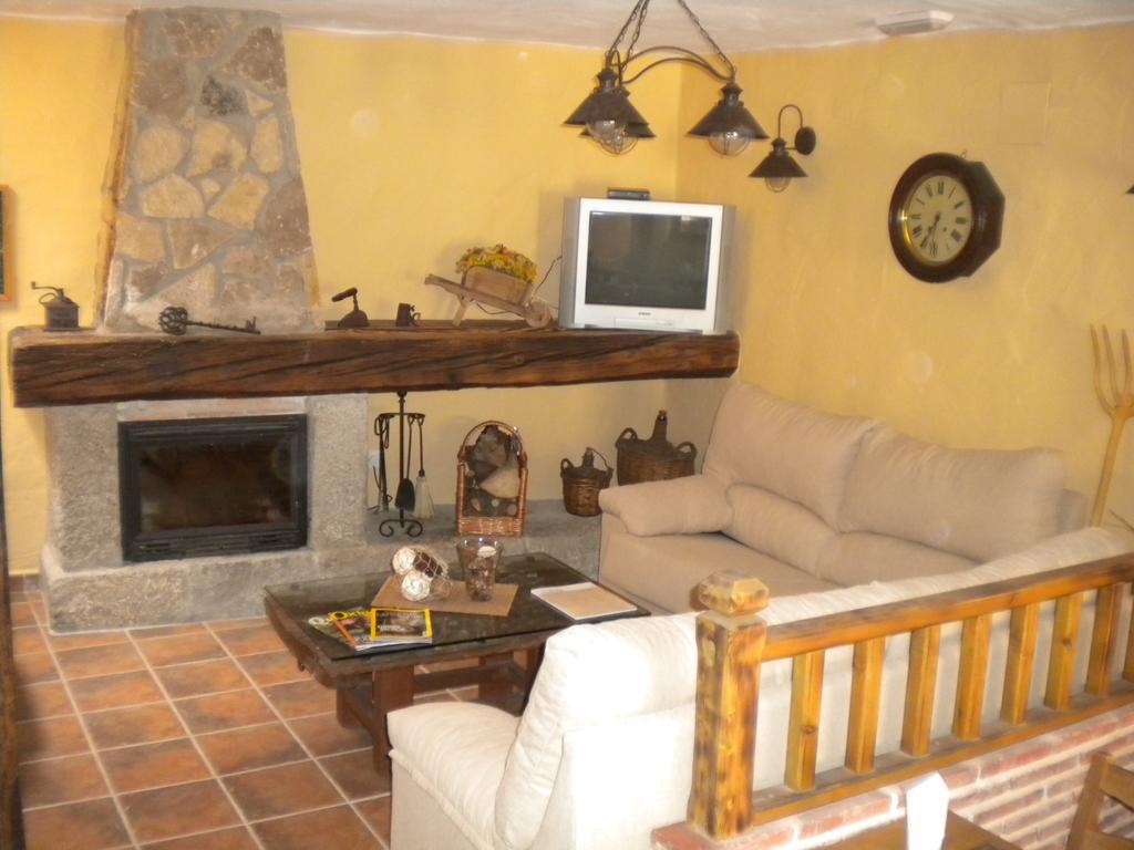 Hostal Rural Las Cuatro Calles San Martín del Pimpollar Eksteriør bilde