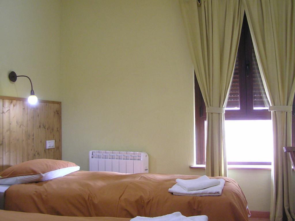 Hostal Rural Las Cuatro Calles San Martín del Pimpollar Eksteriør bilde