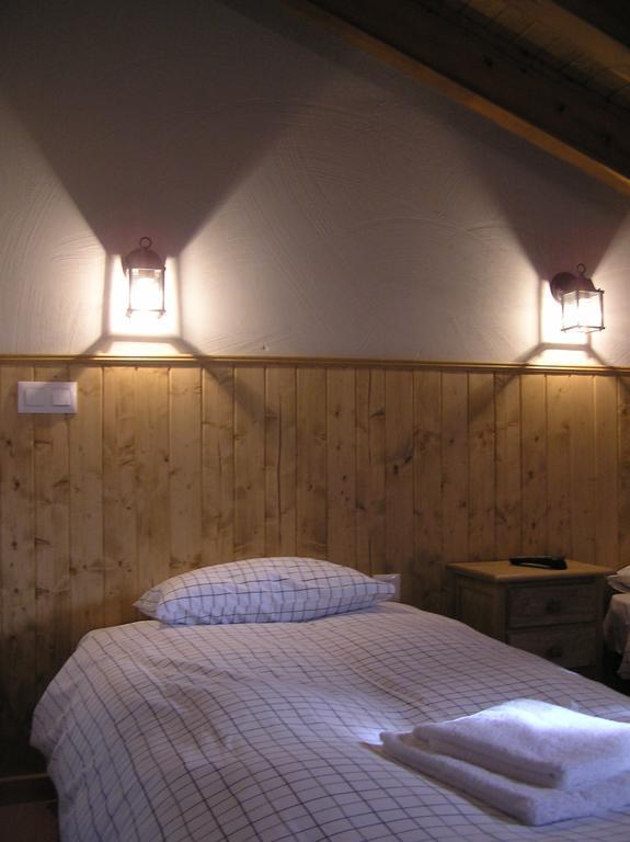 Hostal Rural Las Cuatro Calles San Martín del Pimpollar Eksteriør bilde
