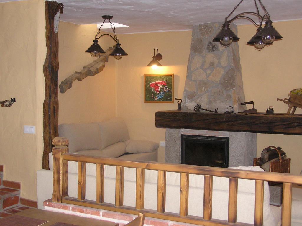 Hostal Rural Las Cuatro Calles San Martín del Pimpollar Eksteriør bilde